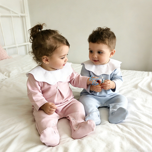 Combinaison bébé en coton de <span class=keywords><strong>luxe</strong></span> à col festonné monogrammé, barboteuse à manches longues, <span class=keywords><strong>pyjama</strong></span> et tenue de sortie de maternité - Product Image 2