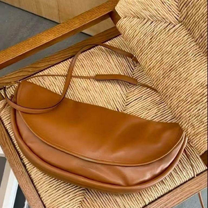 Nouveau Sac à Bandoulière Rétro Élégant <span class=keywords><strong>pour</strong></span> Femme 2026 – Sac Messager Demi-Lune de Luxe Style Designer <span class=keywords><strong>pour</strong></span> Usage Quotidien - Product Image 4