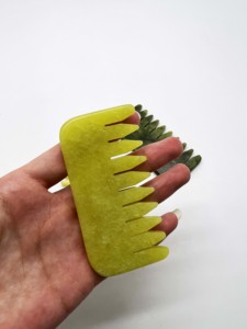 Gua Sha ลูกกลิ้งนวดโลโก้ที่กําหนดเองนวดหน้าหยกธรรมชาติพร้อมกล่องคุณภาพสูง Xiuyan ลูกกลิ้งหยก guasha - Product Image 6