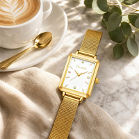 Montre carrée pour femme en acier inoxydable doré avec mouvement à quartz, cadran en verre et aiguilles