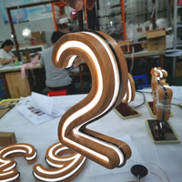 Technologie de transfert de grain de bois KMT, lettres 3D lumineuses (résistance aux intempéries IP65), surface lisse, luminosité personnalisable, effet dégradé