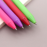 Promotion Exceptionnelle : Stylo Gel Corps Caoutchouc Souple Rose/Rouge/Bleu, Encre Gel Plastique, Pointe 0,5 mm, Bouton Poussoir en Plastique
