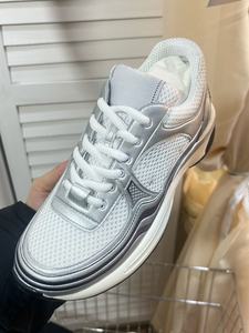 รองเท้ากีฬาลำลองผ้าตาข่ายสั่งทำพิเศษจากดีไซเนอร์สุดหรู ระบายอากาศได้ดี กันลื่น และทนทานต่อการสึกหรอ - Product Image 3