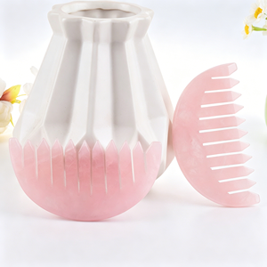 Peigne Gua Sha en pierre naturelle personnalisé avec logo, masseur de cuir chevelu en quartz rose et jade, outil d'<span class=keywords><strong>acupuncture</strong></span> pour la tête - Product Image 1