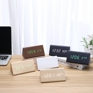 Sveglia <span class=keywords><strong>da</strong></span> Tavolo Creativa in Legno a Forma di Triangolo con Display della Temperatura, Funzione Data, Design Multifunzionale e Risveglio Intelligente con Comando Vocale - Product Image 1