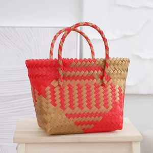 Bolso Tote Rojo Tejido a Mano, Estilo Bohemio, Portátil, para Uso Diario, Forma Cuadrada Horizontal - Product Image 1