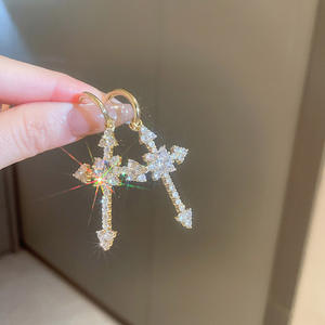 Pendientes de Lujo con Cruz, Plata 925, Cristal y Diamantes de Imitación, Engaste de Garra, Joyería Religiosa para Mujer, Ceremonia Cristiana - Product Image 4