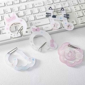 จี้อะคริลิครูปภูเขาพร้อมสายคล้องแบบคาราไบเนอร์สำหรับกระเป๋าเรียน ของที่ระลึก ของชำร่วย  ตกแต่งด้วยลายดาวสวยงาม - Product Image 3