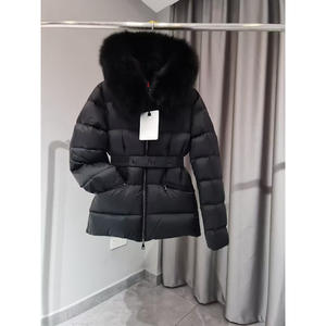 Veste Trench Femme Personnalisée Coupe-Vent Respirante avec Garniture en Fourrure Élégante Chaude Mode Dernières Vêtements d'Extérieur - Product Image 4