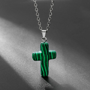 Collier avec pendentif en forme de croix en pierre naturelle pour femmes et hommes, cristal de guérison, pierre précieuse, bijoux en forme de croix, cadeau unique, spirituel, chrétien - Product Image 3