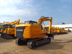 Excavadora de cadenas 915F de 16 toneladas, 90 KW, de alto rendimiento, con fuerza de cazoleta de 107.4 KN para una excavación eficiente - Product Image 2