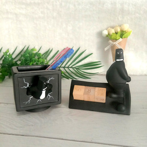 Creative pen holder ornament for office storage, desktop organizer, and office supplies. - Product Image 4