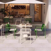Ensemble de table et de chaises de salle à manger d'extérieur en fer design moderne pour parcs, jardins, hôtels ou cafés