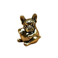 Figurine d'animal en laiton tridimensionnelle, figurine de pug en laiton tenant un cœur, figurine de compagnie pour bureau, décoration de maison et de bureau