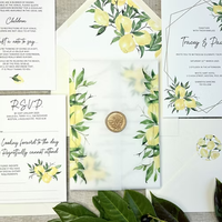 Invitación de Boda de Otoño en Papel Vellum de Lujo con Diseño Floral en Naranja Quemado y Sello de Cera