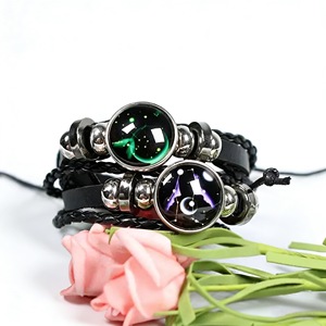Pulseras de Cuero Trenzado Multicapa Hechas a Mano que Brillan en la Oscuridad con los 12 Signos del Zodiaco para Parejas, Venta al por Mayor - Product Image 2