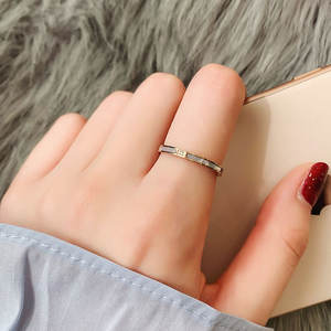 Anillos Impermeables que no se Deslustran, Chapados en Oro PVD de 14k y 18k, Anillo de Moda de Acero Inoxidable 316L con Diamantes y Concha Blanca para Mujer - Product Image 2