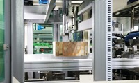 Volledig automatische fruitcompacte zelfvergrendelende tray-erector machine voor het maken van vouwbare kartonnen bananenverpakkingen