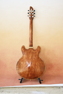 Guitarra eléctrica Yunzhi Archtop de cuerpo hueco estilo ES335, hecha a mano, con tapa de abeto, mástil de arce macizo y diapasón de ébano. - Product Image 4