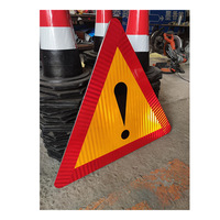 Panneau de signalisation en aluminium de couleur personnalisée 800*1.5 Film publicitaire non réfléchissant Panneau d'avertissement triangulaire pour chaussée