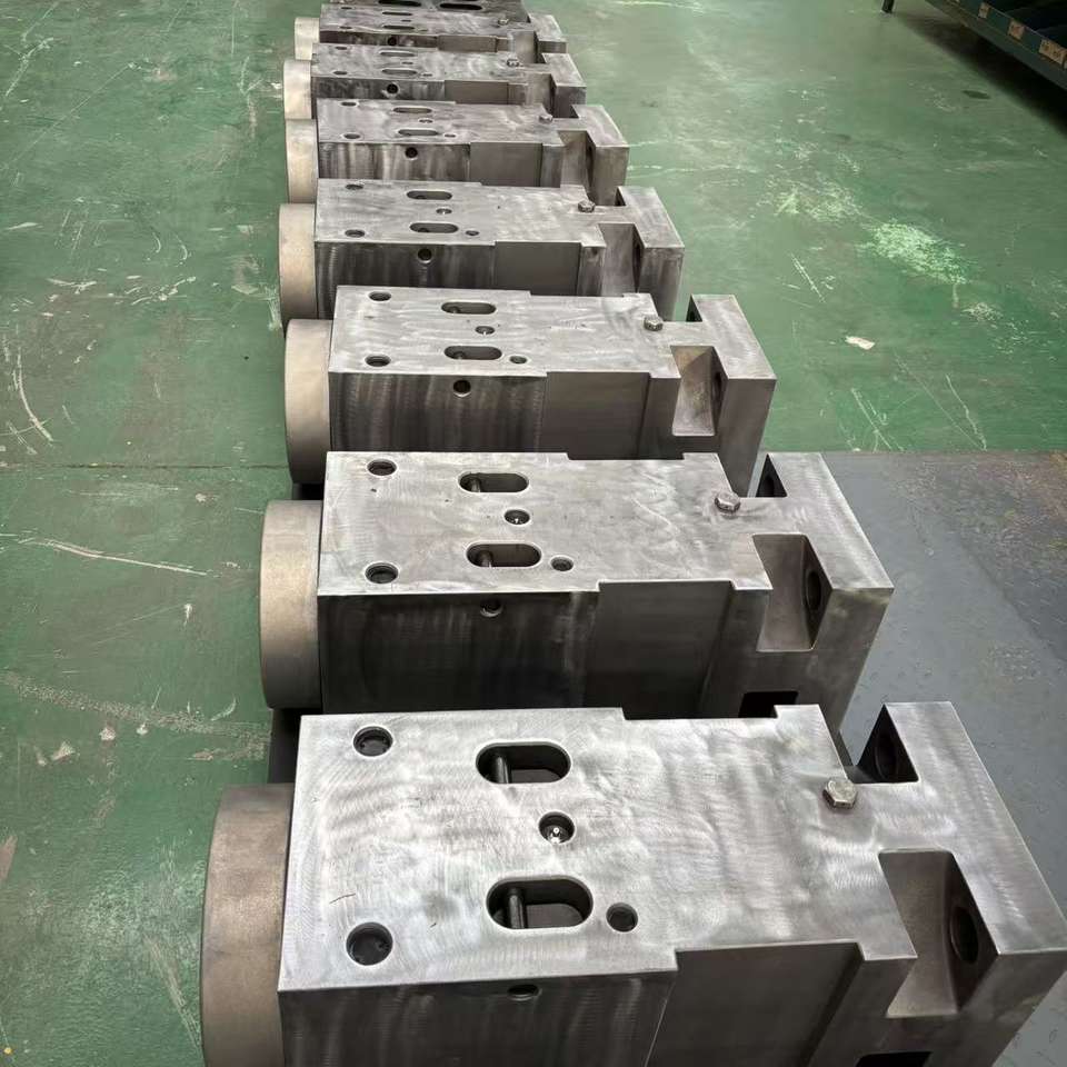 Hydraulic Breaker HB20G Front Head Hammer Main Body Breaker Front Head ...
