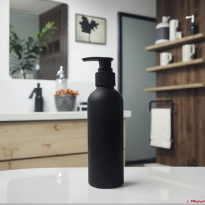 Bouteilles en aluminium 250 ml 5 oz Bouteille <span class=keywords><strong>vide</strong></span> en métal noir mat et blanc <span class=keywords><strong>Pompe</strong></span> pulvérisateur avec bouchon à vis - Product Image 5