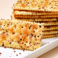 Suministro directo de fábrica Crispy 180g Quinoa Salty Tricolor Soda Crackers en caja para el té de la tarde Precio barato