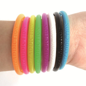 Pulseras de Silicona Ultrafinas Impresas con Serigrafía Ecológica de 1/4 de Pulgada de Ancho, Totalmente Personalizables, Ideales para Eventos y Promociones - Product Image 2