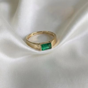 Anillos de Oro Amarillo de 9 Quilates con Piedras Preciosas Naturales de Corte Baguette Certificadas - Product Image 1