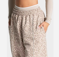 Pantalon de jogging large personnalisé avec étiquette imprimée et passepoil léopard noir, en coton respirant pour femme