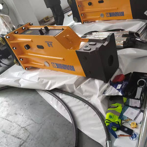 Soosan SB81 BOX Martillo Hidráulico, CUERPO PRINCIPAL DEL PRODUCTO, SUMINISTRO DIRECTO DE FÁBRICA, UN AÑO DE GARANTÍA, CARACTERÍSTICAS ESTÁNDAR INCLUIDAS - Product Image 1