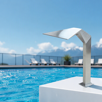 Cascade de piscine en acier inoxydable, moderne, avec crochet en arc, finition polie, à poser au sol, pour jardin et extérieur