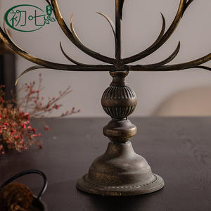 Candelabro de Hierro de Cinco Brazos, Estilo Nórdico Antiguo, Decoración para el Hogar, Centro de Mesa para Bodas y Cenas - Product Image 3