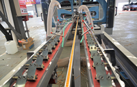Plieuse-colleuse automatique 1224 pour usine de carton en Indonésie, 120 m/min, colle et pliage en une seule machine, économie de 70 % de main-d'œuvre