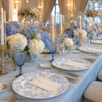 Assiettes de présentation florales bleues de 13 pouces en gros, sous-assiettes classiques en plastique durable pour la décoration de mariages, banquets et fêtes (vente en gros)
