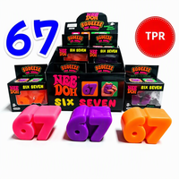 Ensemble de 67 balles en caoutchouc à presser avec boîte de présentation, jouets anti-stress pour adultes, vente en gros