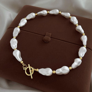 قلادة هيسيرا الباروكية الفريدة من نوعها بخرز اللؤلؤ للنساء، مطلية بالذهب، تصميم جريء وفاخر، سلسلة عنق مبالغ فيها، عصرية - Product Image 6