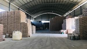 Sable de couleur naturelle de haute qualité à bas prix 2-4mm plage de sable de silice de quartz - Product Image 6