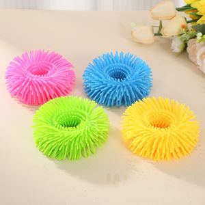 สายรัดข้อมือยางนุ่มขนฟูขายดีข้ามพรมแดน Lala Le สายรัดข้อมือคลายเครียด ของเล่นลูกบอลขนฟูระบายอากาศ - Product Image 1