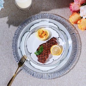 Vaisselle <span class=keywords><strong>de</strong></span> fête <span class=keywords><strong>de</strong></span> luxe minimaliste décorations <span class=keywords><strong>de</strong></span> <span class=keywords><strong>table</strong></span> ensemble <span class=keywords><strong>de</strong></span> dîner <span class=keywords><strong>en</strong></span> céramique à bord argenté assiettes <span class=keywords><strong>de</strong></span> chargeur pour Restaurant - Product Image 1