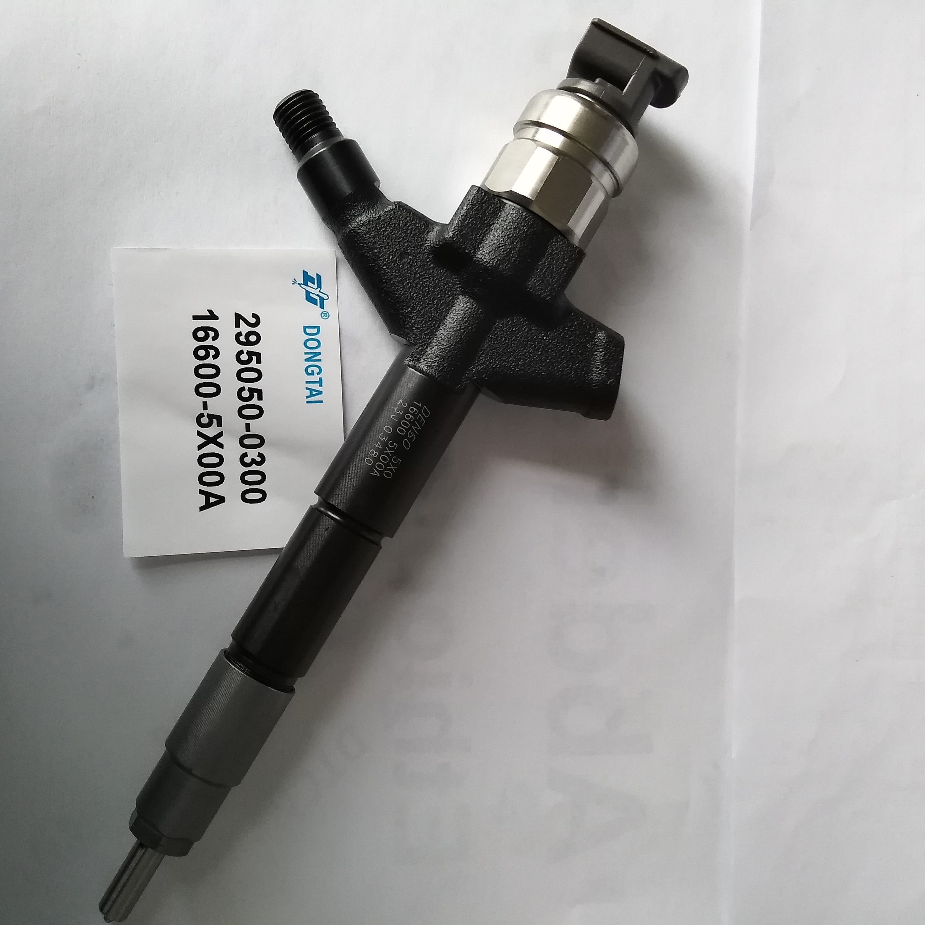 Common Rail Injector 295050-0300 for Nissan YD2K Navara Pathfinder