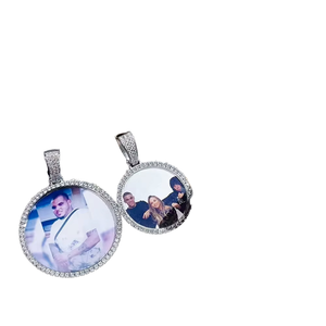 Collier personnalisable en argent 925 avec diamant moissanite et pendentif photo rectangulaire de 25 mm avec fermoir main en prière, bijoux RIP - Product Image 4