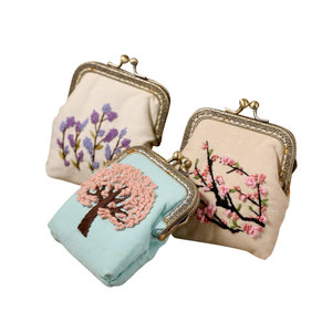 Kit de Bordado de Flores Amarillas para Niñas, Monedero DIY con Herramientas Básicas de Costura y Tejido para Principiantes - Product Image 1