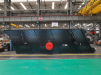 Crible vibrant à double étage 2YK2470 avec moteur de 30 kW pour la séparation de minerai et de sable/gravier, production élevée de traitement des agrégats