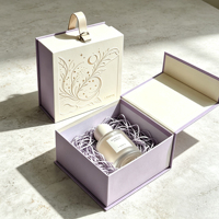 Boîte cadeau cosmétique rigide écologique faite à la main avec poignée, motif céleste gaufré personnalisé, papier déchiqueté, pour flacon de parfum