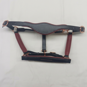 Elegante y de calidad, cabezada de cuero inglés para caballo con herrajes en oro rosa, colorida, suave y acolchada, con correa para la nariz. Venta al por mayor. - Product Image 1