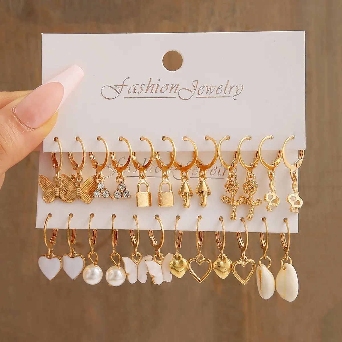 Modisch Modisch günstig Gold Metallohrringe-Set kleines Herz Schmetterling Perlenblumen-Combo-Sets Hoop-Ohrringe für Damen Schmuck