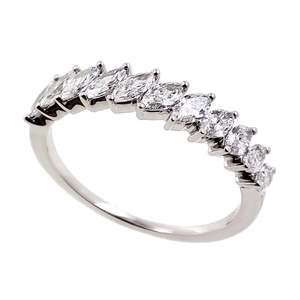 Or 10k taillé en coeur avec certificat IGI de diamant cultivé en laboratoire bague de mariage personnalisée bague d'éternité en diamant bijoux personnalisés - Product Image 1