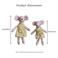 Figurine de souris en tissu faite à la main + mini ensemble de vaisselle-parfait pour maison de poupée et affichage