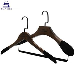 Нескользящая деревянная вешалка для одежды под заказ - Product Image 5